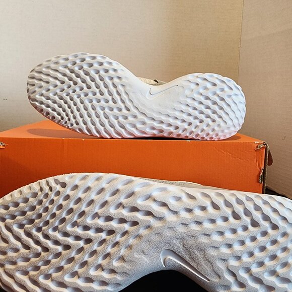 NIB Sz10🔥Nike RENEW ARENA  New Mens Off White Casual Training Shoes AJ5903-100 - Picture 7 of 9